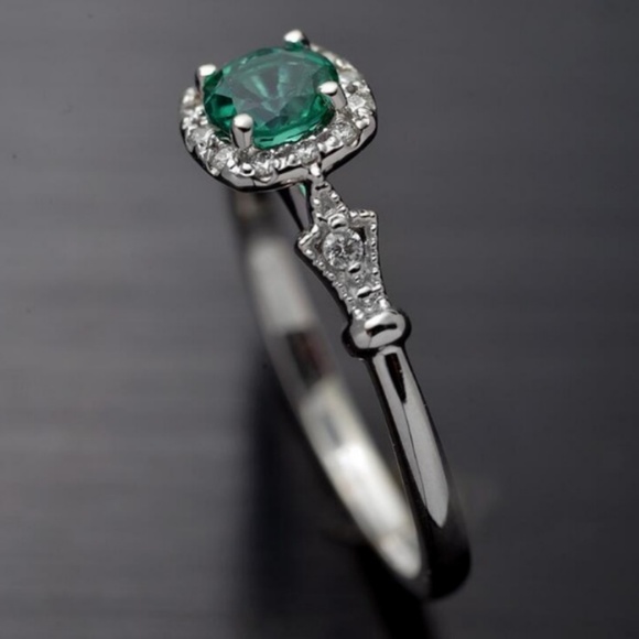 lab created emerald ring - Picture 3 of 4